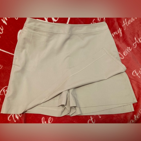 🎄ASHWORTH Ladies Stone Color Golf Skort Features Side Zipper Sz 14 NWT - Picture 2 of 14